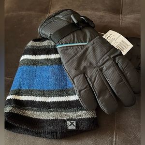 Boys L/XL winter glove and reversible winter hat set, Brand new in packaging